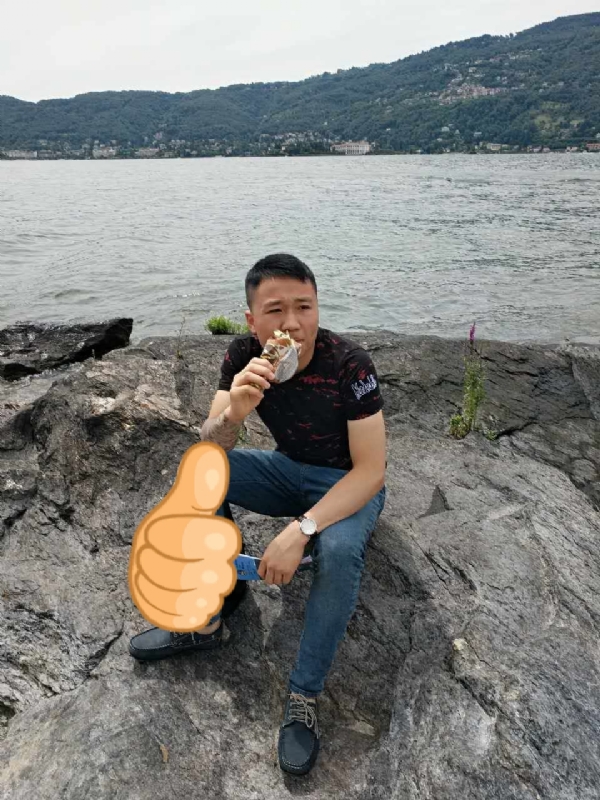 绚烂背后的平淡的第一张照片--光泽婚介网