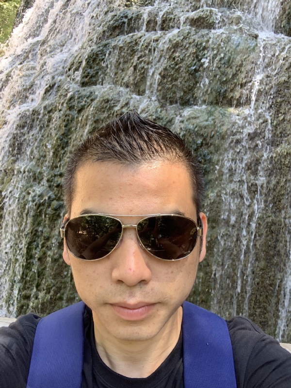 高兴的第二张照片--光泽婚介网