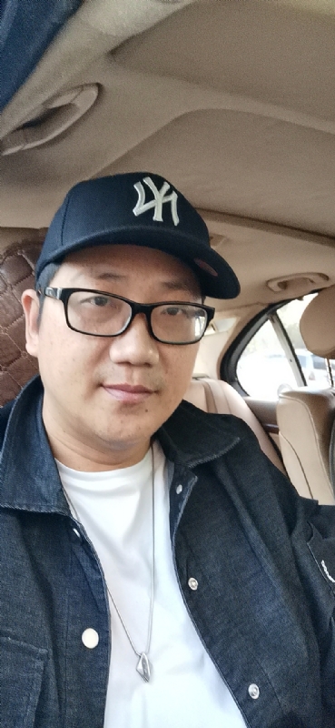 拥抱幸福的第一张照片--光泽婚介网