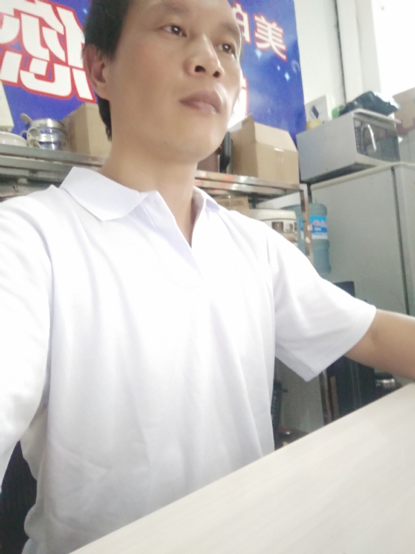 深蓝色的海的第一张照片--光泽婚介网