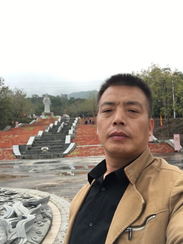 开心的松鼠的第一张照片--光泽婚介网