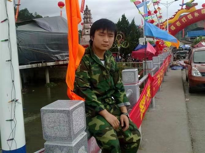 如影随形的第二张照片--光泽婚介网